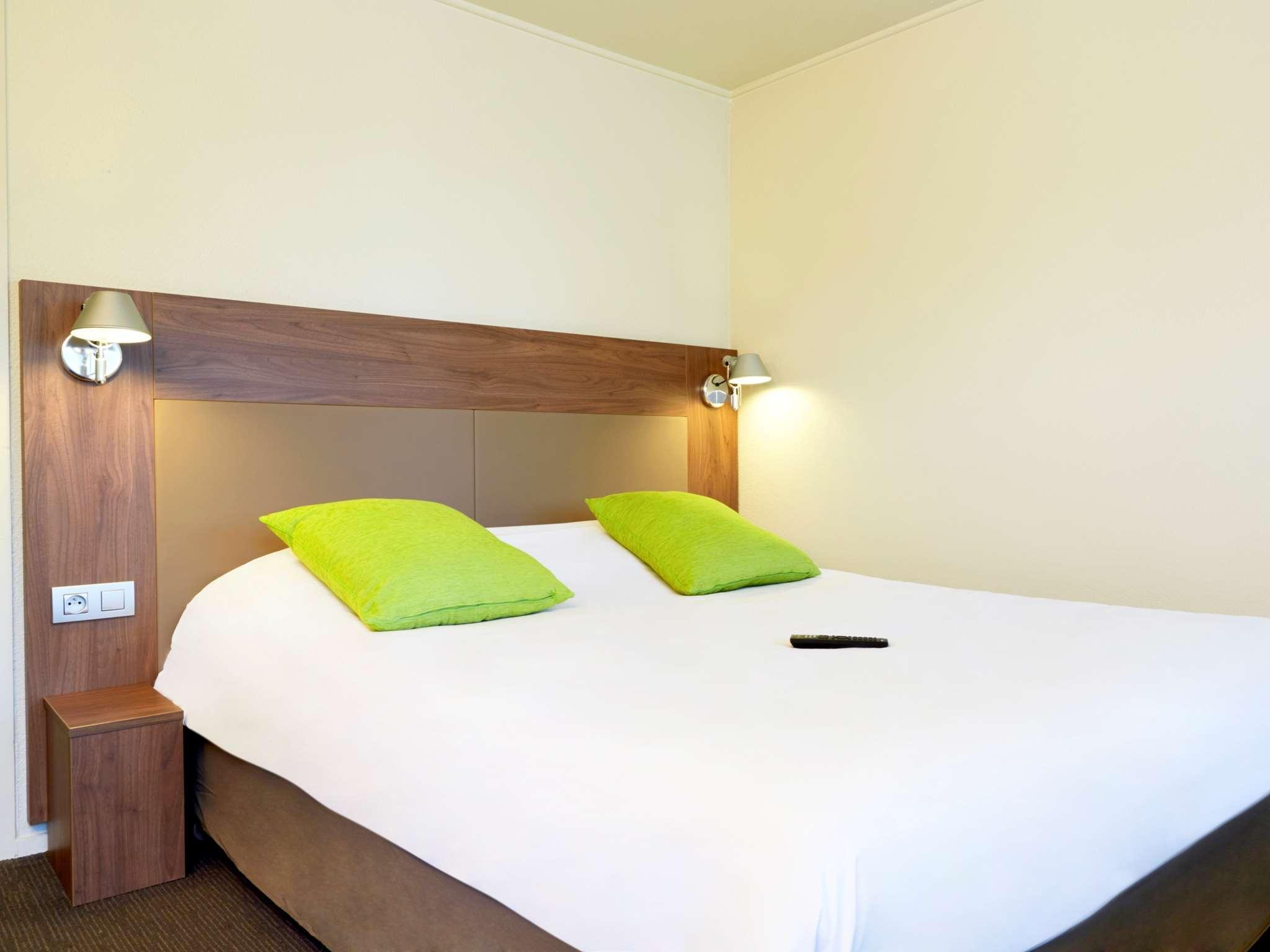แคมพานิล นันเต้ เรเซ่ แอโรพอร์ท Hotel เรอเซ ภายนอก รูปภาพ